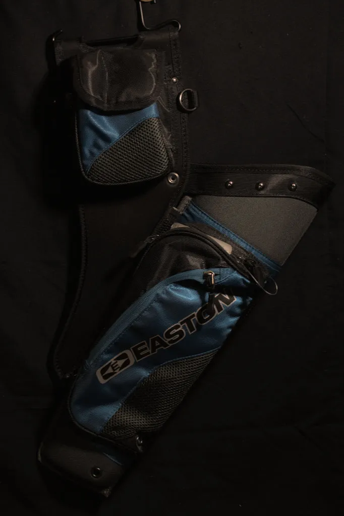 Easton Deluxe RH Side Quiver Blue