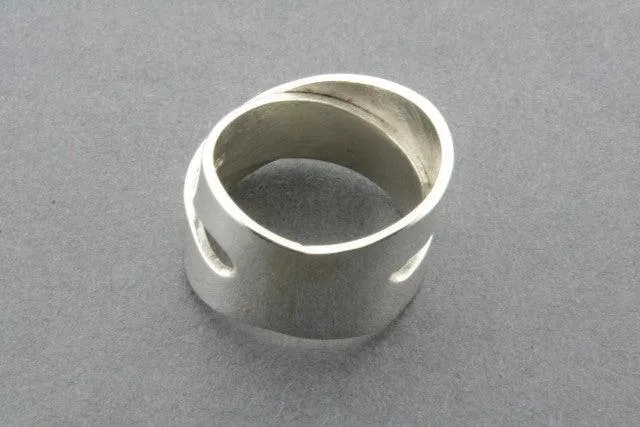 flat infinity twist ring