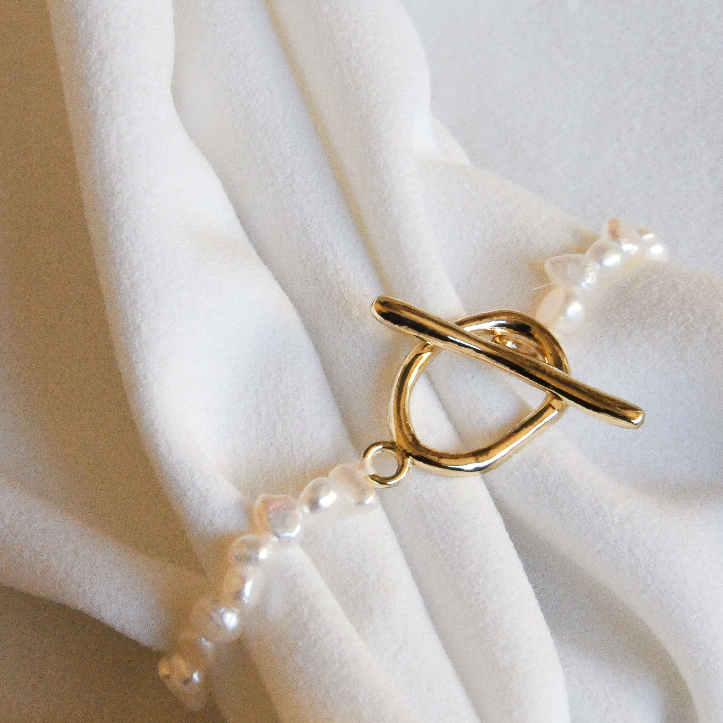 Toggle Clasp Pearl Bracelet