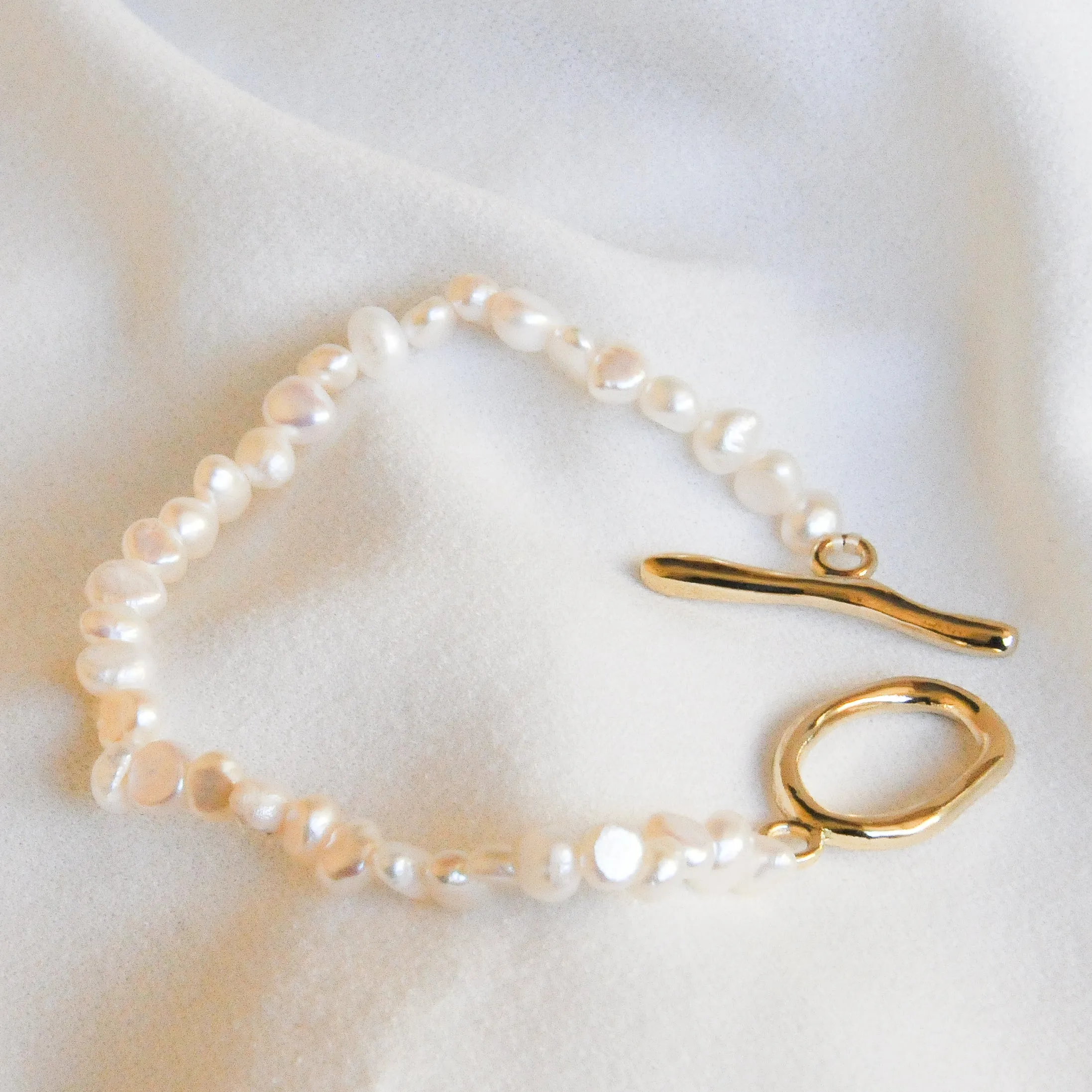 Toggle Clasp Pearl Bracelet